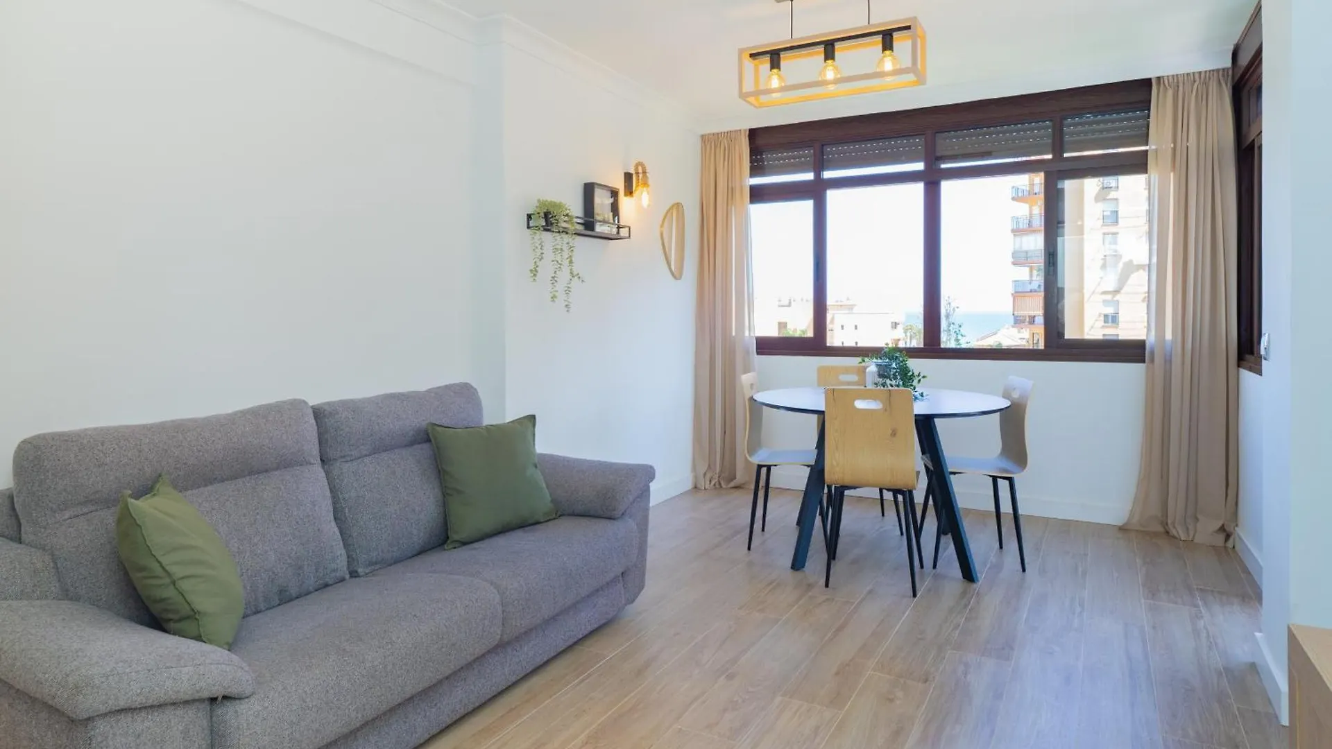 Cubo'S Apartamento Sol Y Arena Playamar Torremolinos Spain