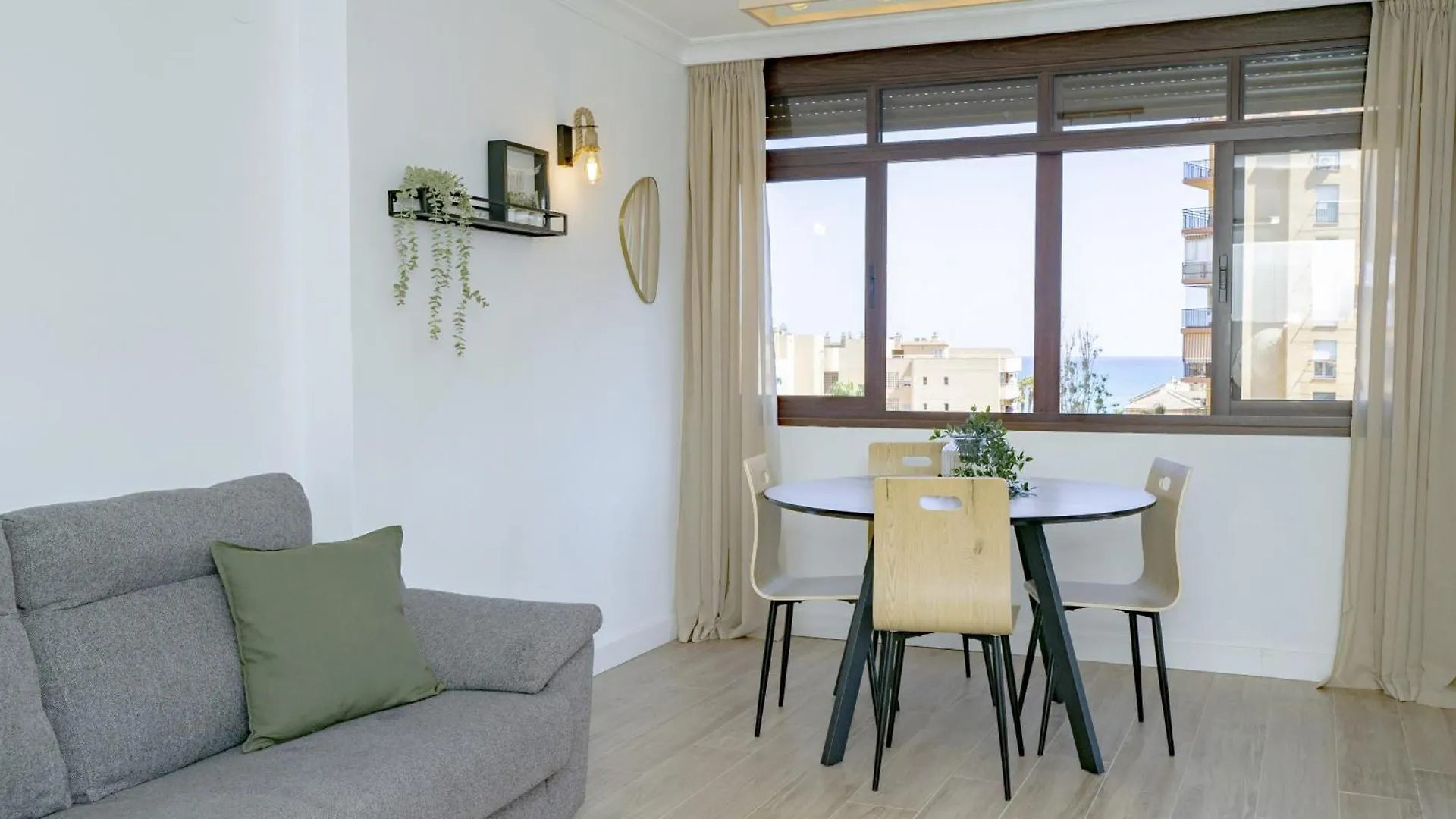 Cubo'S Apartamento Sol Y Arena Playamar Torremolinos